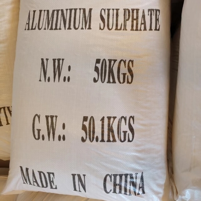 Le sulfate en aluminium sulfatent le traitement de l'eau en aluminium de 17%, poudre de produits chimiques de traitement de l'eau/granulaire blancs